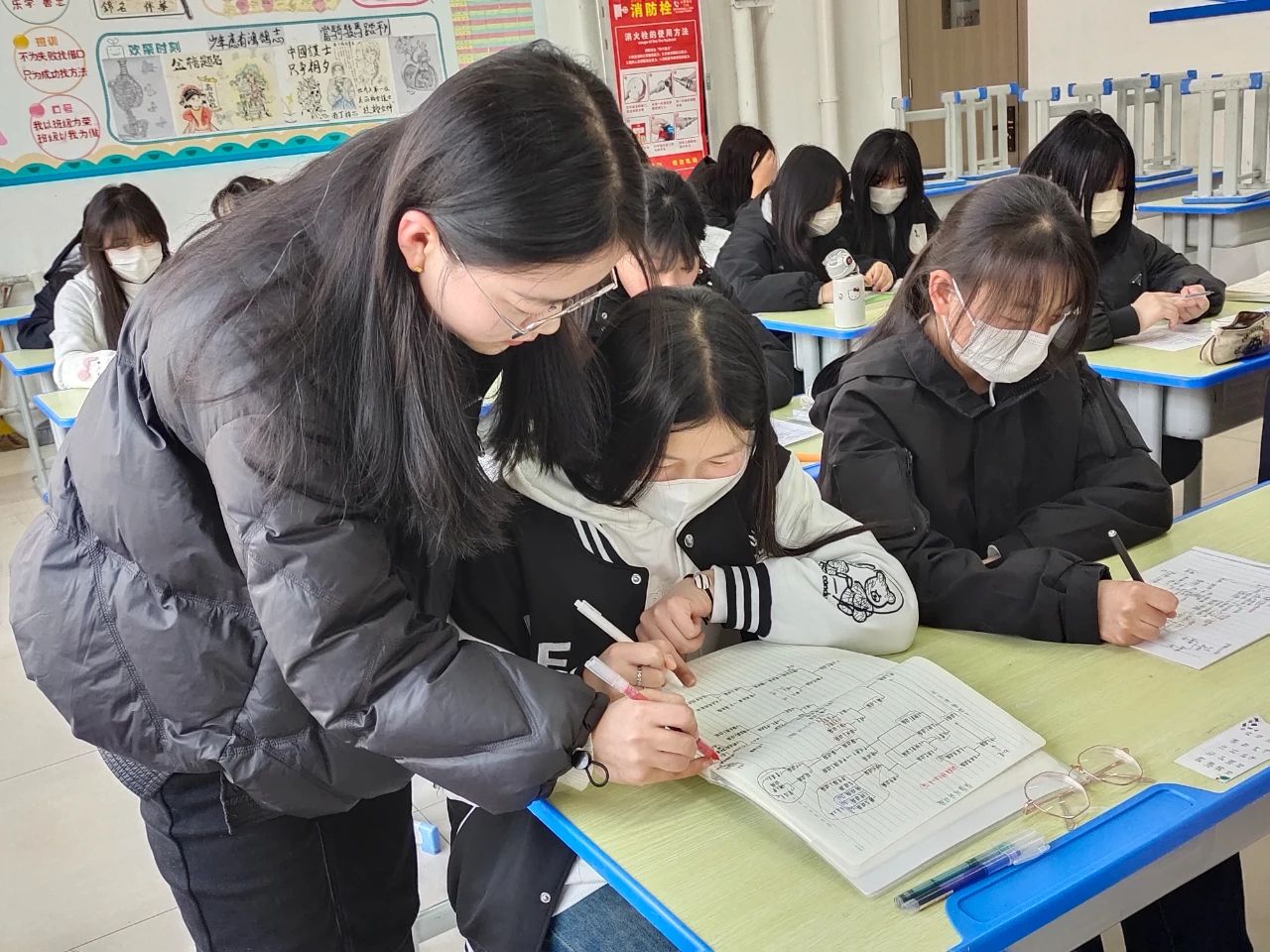 梁星君老师用爱与智慧点亮学生的求知之路